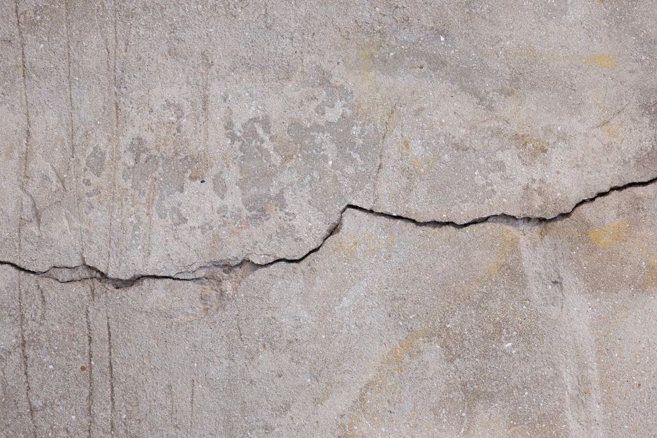 Beton çatlak dolgu: En etkili malzemeler ve uygulama